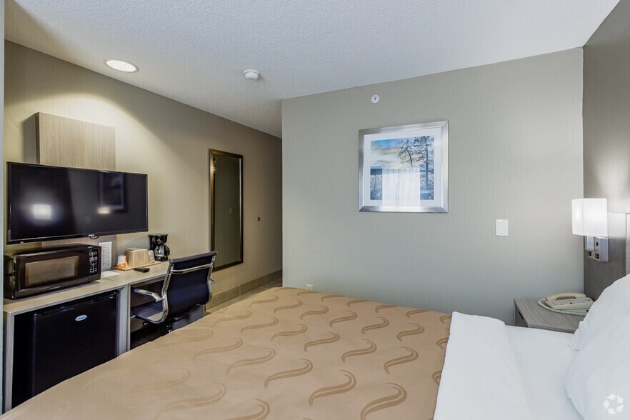 More Photos Of 2049 Leesburg Grove City Rd, Mercer Hotel For Sale