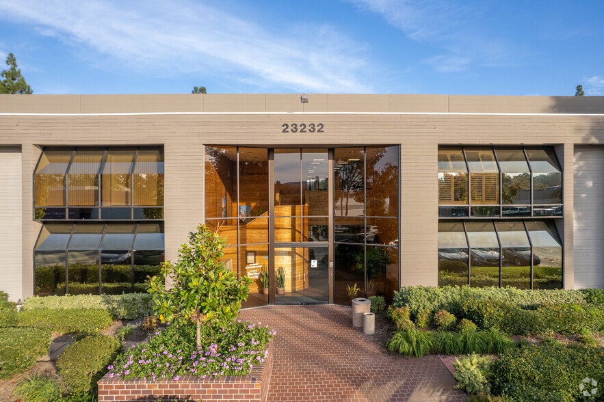 More Photos Of 23232 Peralta Dr, Laguna Hills Office For Lease