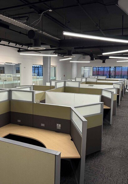 More Photos Of 2320 Commerce St, Tacoma Flex For Lease
