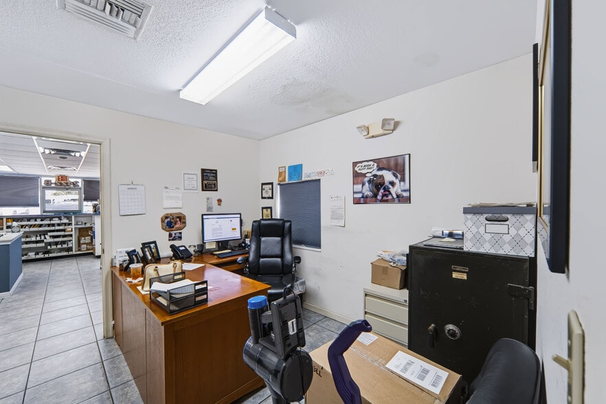 More Photos Of 2422 N Military Trl, West Palm Beach Warehouse For Sale