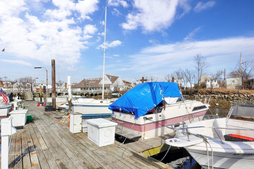 More Photos Of 82-84 Ebony Ct, Brooklyn Marina For Sale