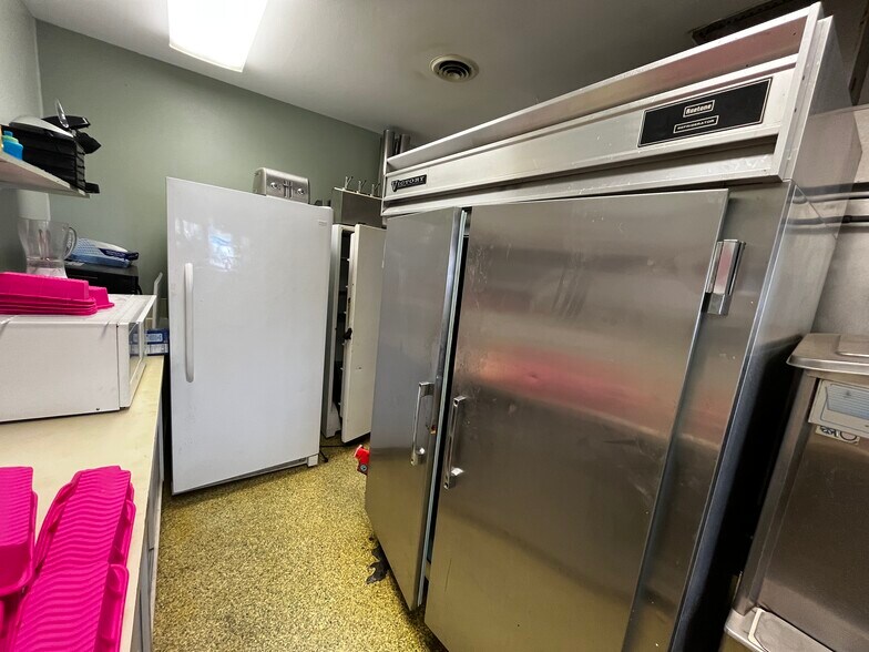 More Photos Of 99 3rd St, Maupin Restaurant For Sale