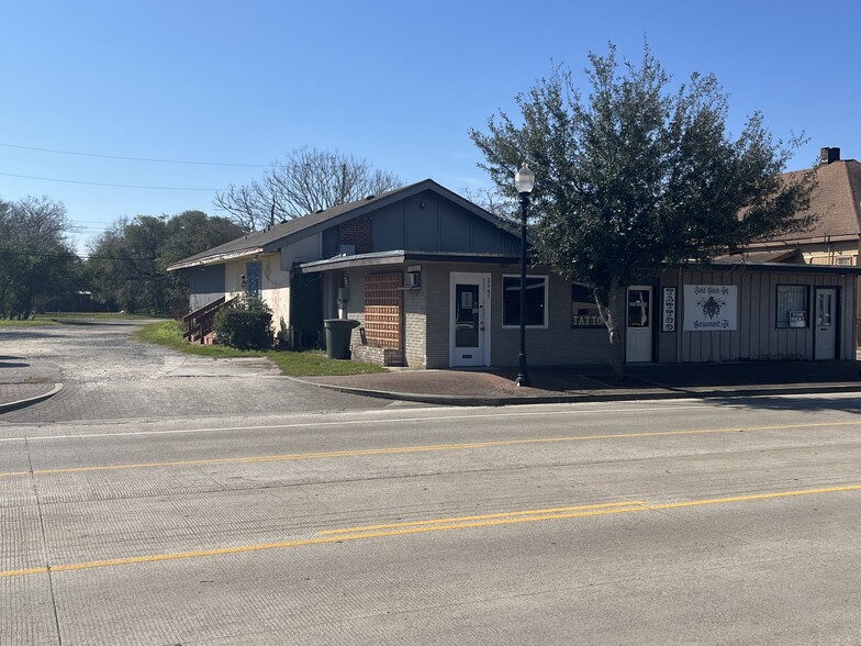 More Photos Of 2481-2489 Calder St, Beaumont General Retail For Sale