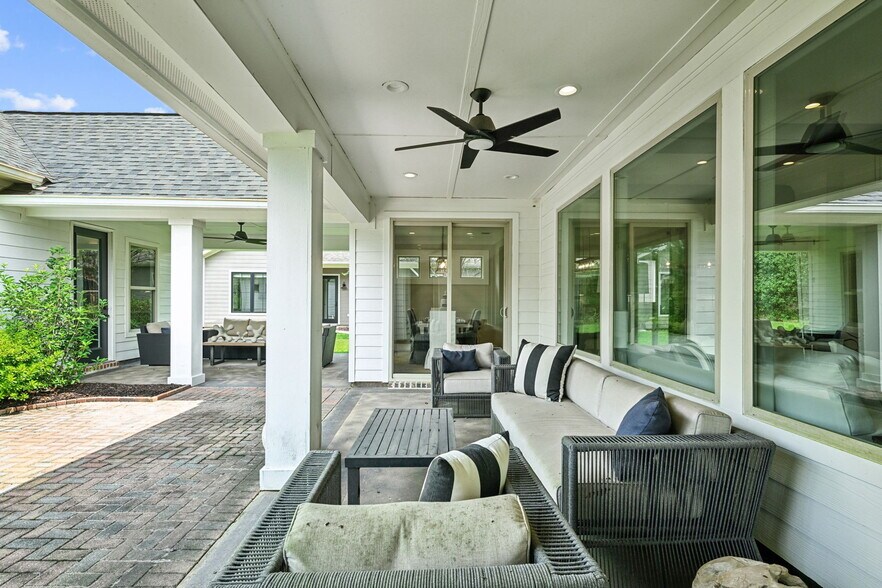 More Photos Of 27735 James Chapel Rd N, Holden Office For Sale
