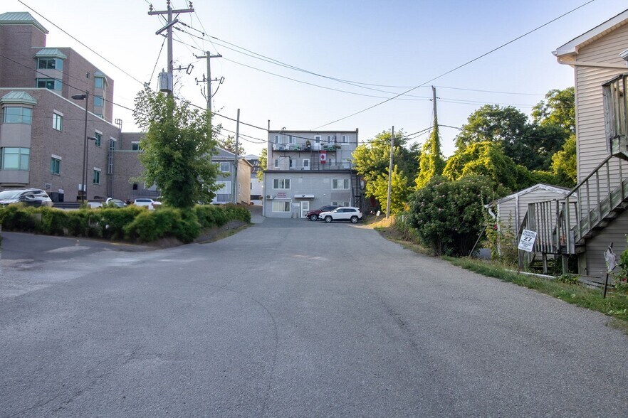 More Photos Of 27 King St E, Brockville General Retail For Lease