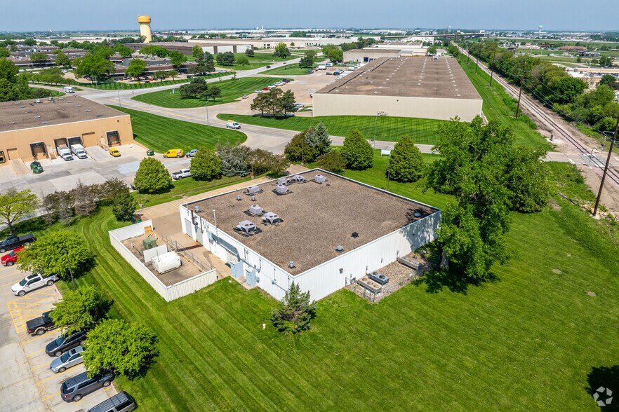 More Photos Of 10740 Aurora Ave, Urbandale Industrial For Lease