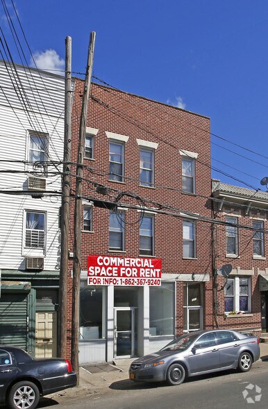 More Photos Of 32-31 Greenpoint Ave, Long Island City Apartments For Lease