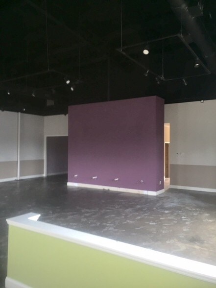 More Photos Of 4015 Veterans Ct, Columbus General Retail For Lease