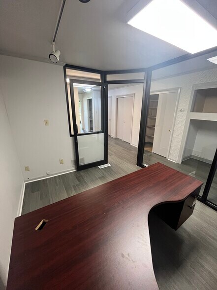 More Photos Of 2134 Nicholasville Rd, Lexington Medical For Sale