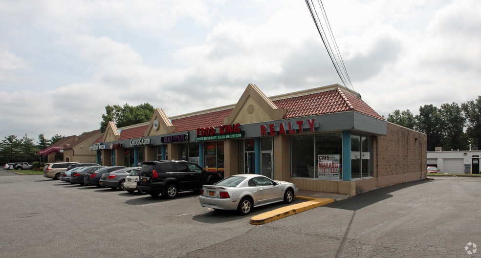 More Photos Of 658 Motor Pky, Brentwood Unknown For Lease