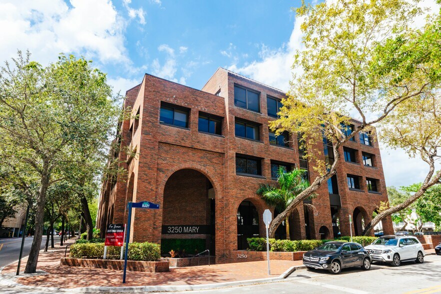 More Photos Of 3250 Mary St, Coconut Grove Office For Lease