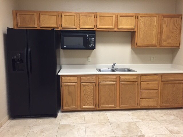 More Photos Of 7440 E Karen Dr, Scottsdale Service For Lease