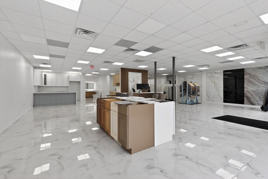 More Photos Of 13 N York Rd, Willow Grove Freestanding For Lease