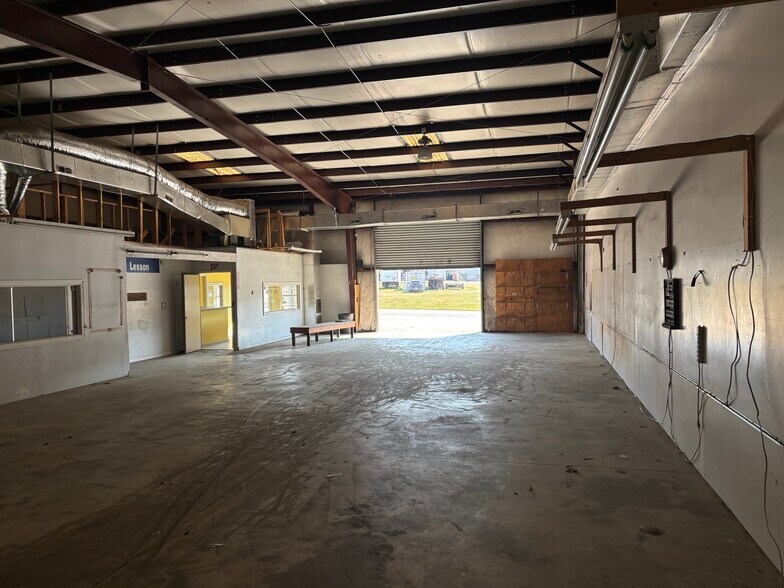 More Photos Of 600 Keystone Ct, Pelham Industrial For Lease