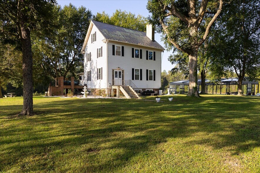 More Photos Of 667 Hustle Rd, Hustle Winery Vineyard For Sale