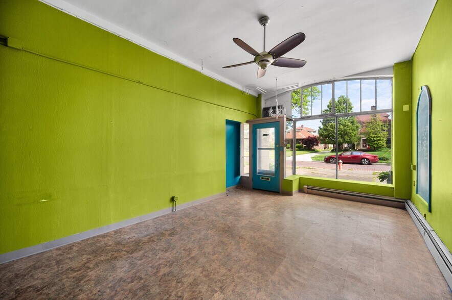 More Photos Of 16903 Fischer Rd, Cleveland Office For Sale