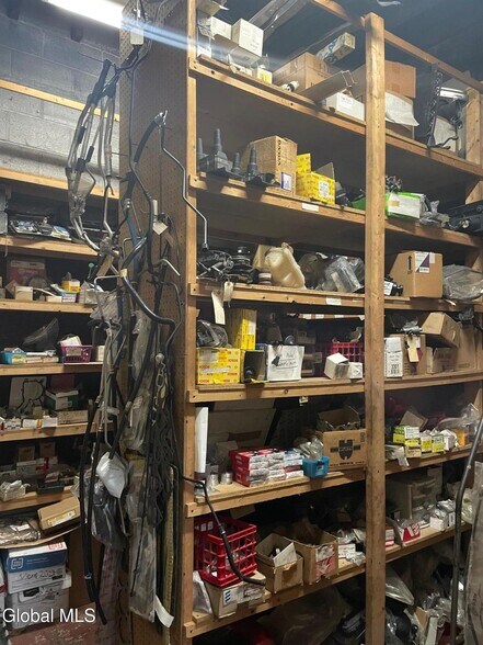 More Photos Of 152 Speigletown Rd, Troy Auto Repair For Sale