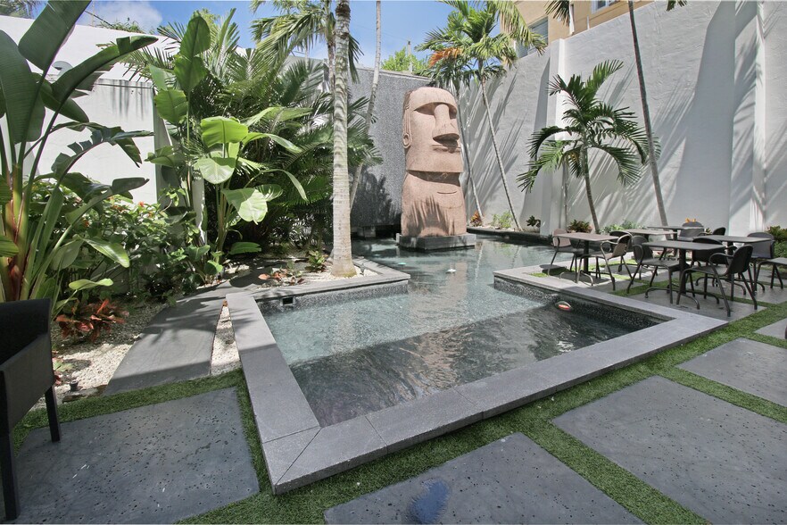 More Photos Of 1542 Washington Ave, Miami Beach Restaurant For Sale