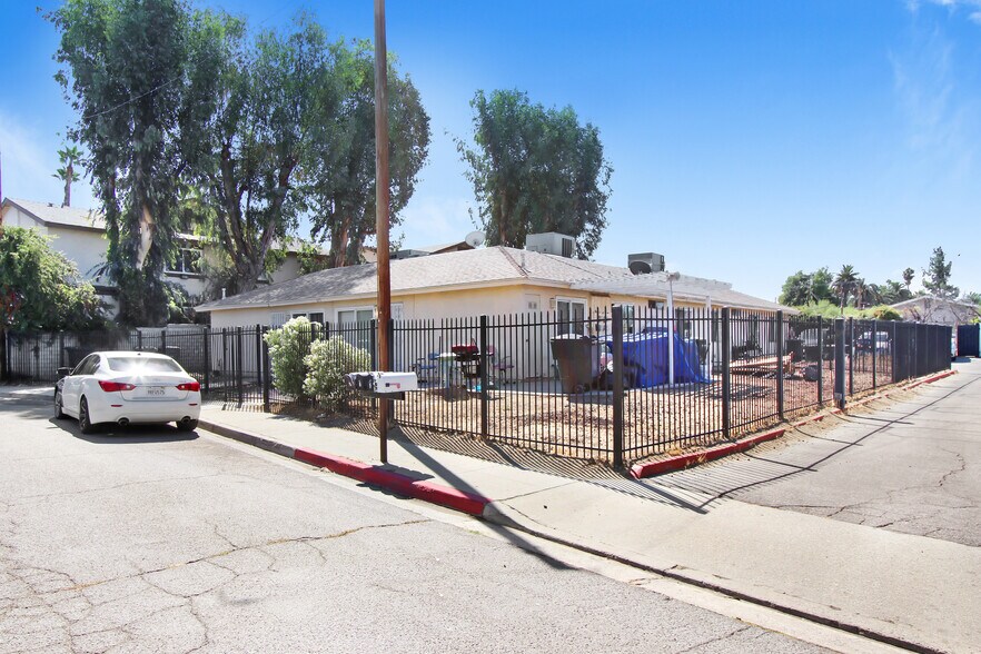 More Photos Of 671 Greystone Ln, Hemet Multifamily For Sale