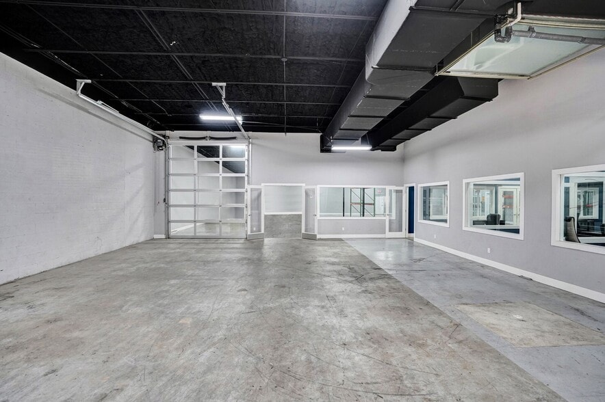 More Photos Of 2521 NE 4th Ave, Pompano Beach Flex For Lease