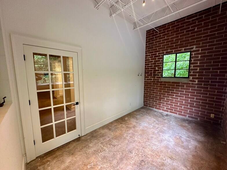More Photos Of 1095 Zonolite Rd NE, Atlanta Loft Creative Space For Lease