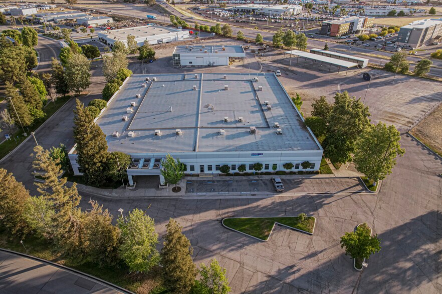 More Photos Of 3801 Pegasus Dr, Bakersfield Flex For Lease