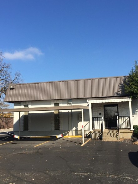 More Photos Of 7100 S Cooper St, Arlington Office For Sale