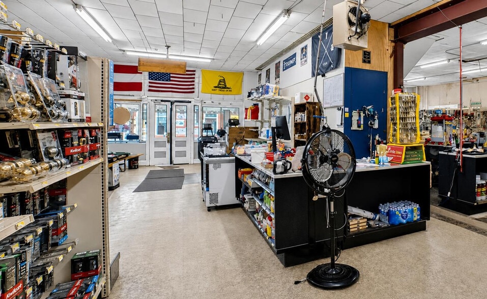 More Photos Of 36 Church St N, Jeffersonville Light Manufacturing For Sale