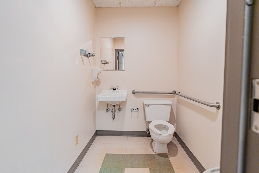 More Photos Of 1730 E Republic Rd, Springfield Unknown For Lease