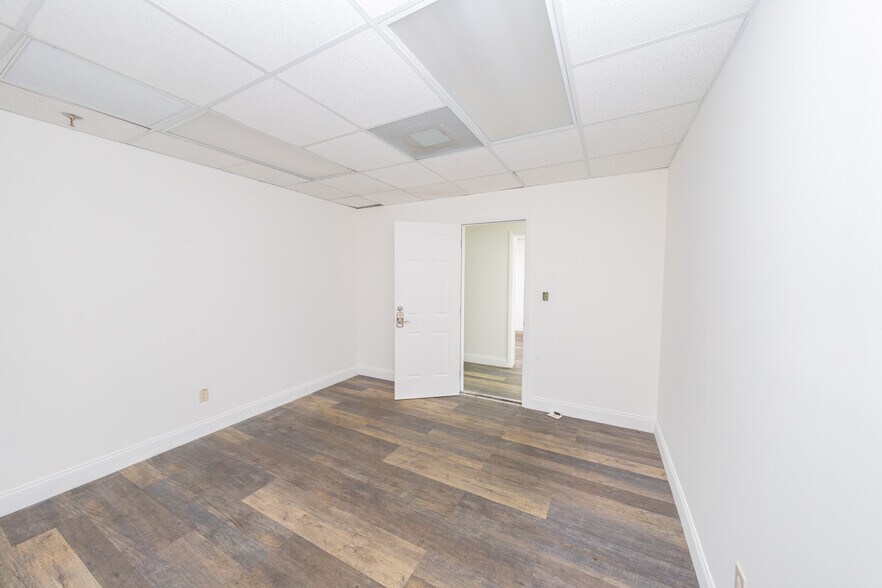More Photos Of 4095 N 28th Way, Hollywood Warehouse For Lease