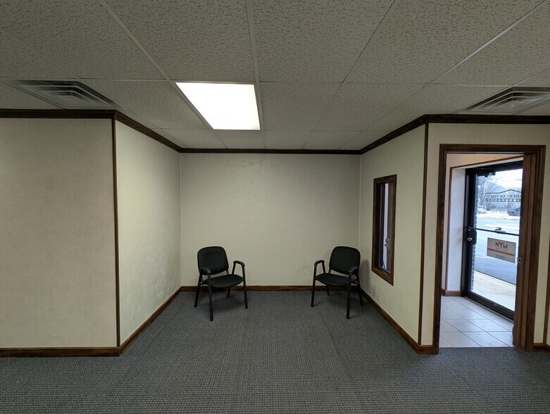 More Photos Of 1605 W Candletree Dr, Peoria Office For Lease