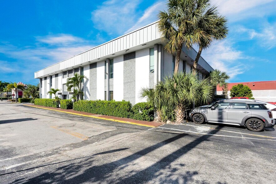 More Photos Of 1900 N University Dr, Pembroke Pines Office For Lease