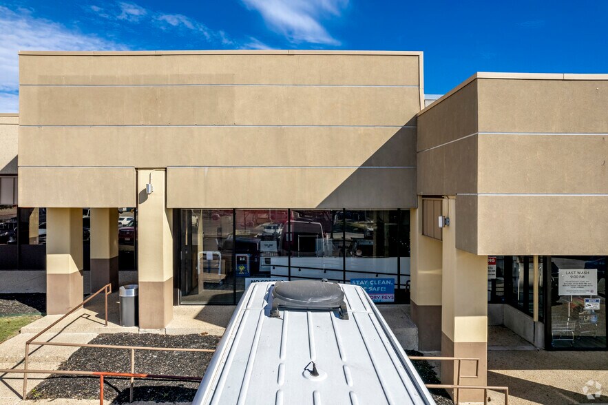 More Photos Of 12311 Nacogdoches Rd, San Antonio Freestanding For Sale