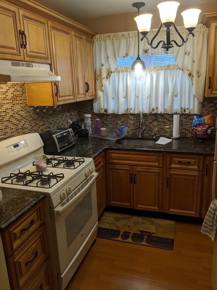 More Photos Of 974-976 E Gun Hill Rd, Bronx Storefront Retail Residential For Sale