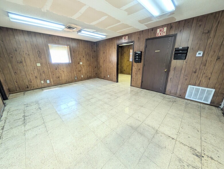 More Photos Of 501 Main, Gas Specialty For Sale