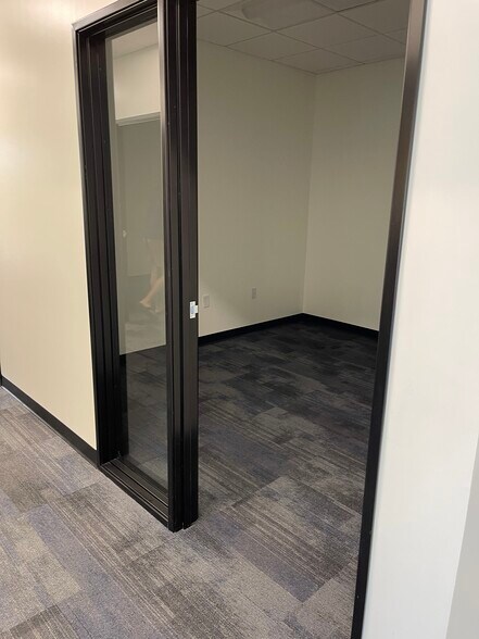 More Photos Of 21501 N 78th Ave, Peoria Research And Development For Lease