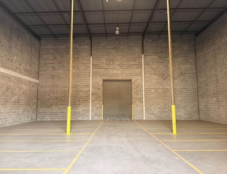 More Photos Of 9700 Railroad Dr, El Paso Warehouse For Sale