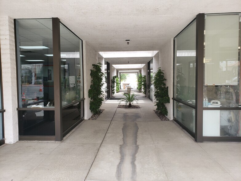 More Photos Of 73160 El Paseo, Palm Desert Storefront For Lease