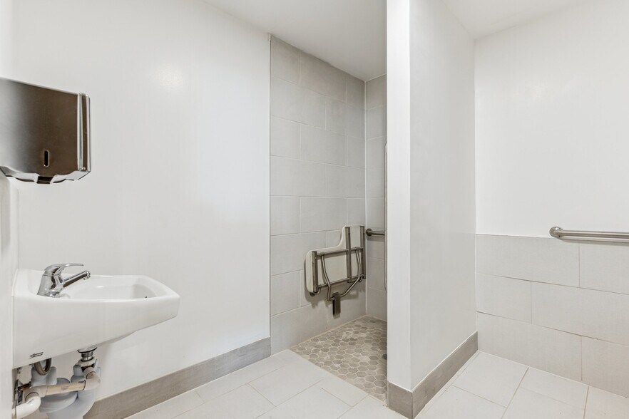 More Photos Of 3305 Century Dr, Rowlett Showroom For Sale