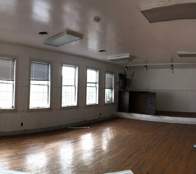 More Photos Of 141 Odd Fellows Cemetery Rd, Rockwood Schools For Sale