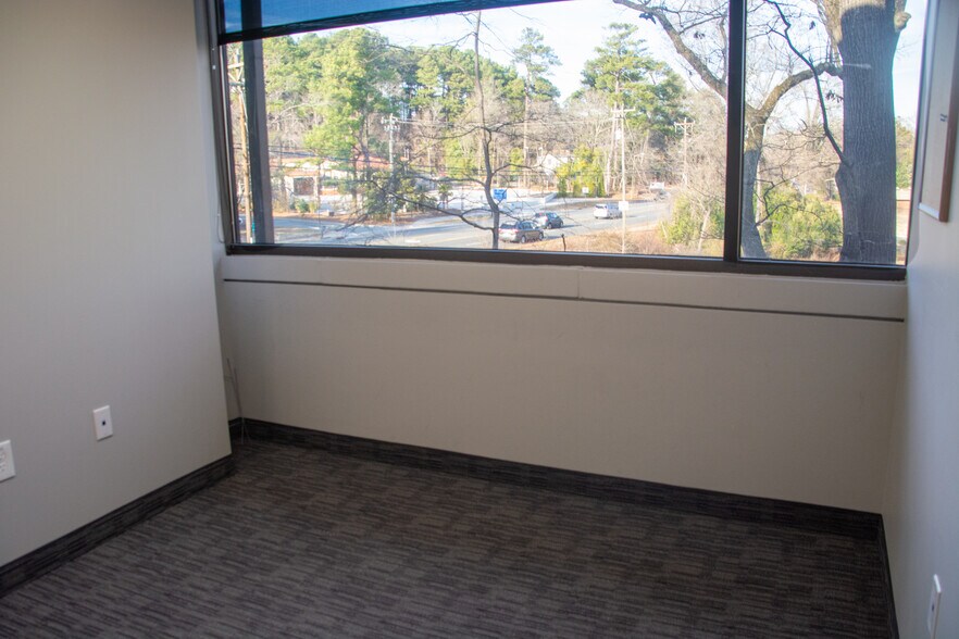 More Photos Of 1600 E Franklin St, Chapel Hill Medical For Sale