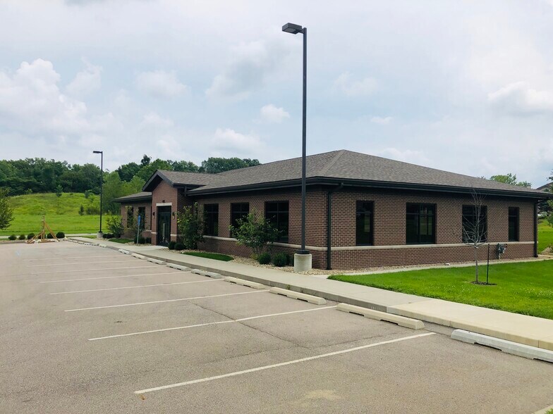 More Photos Of 136 Westwood Blvd, Columbus Office For Sale