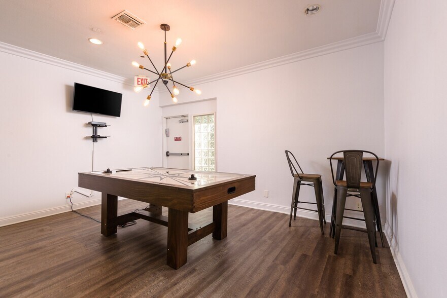 More Photos Of 7230 Franklin Ave, Los Angeles Apartments For Sale