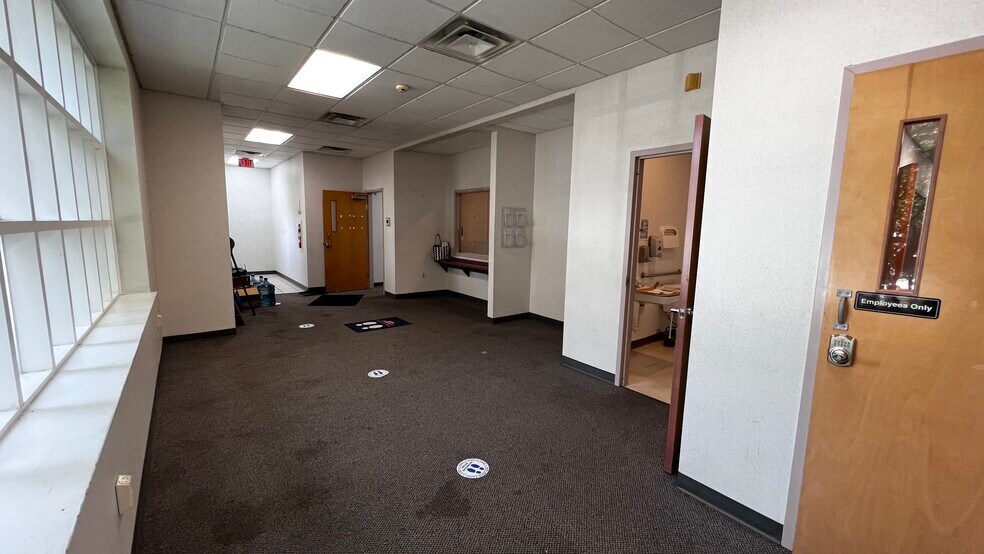 More Photos Of 2100 Ferry St, Easton Medical For Lease