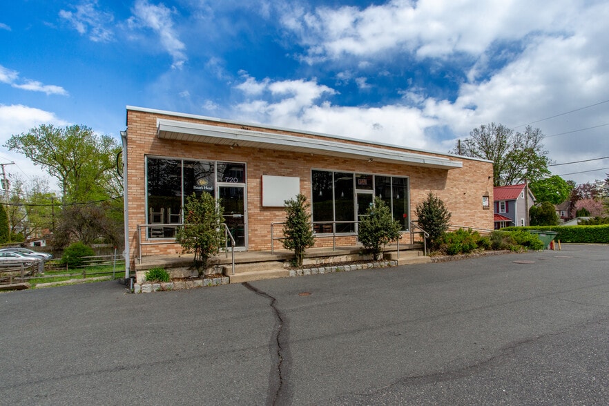More Photos Of 720 Easton Rd, Riegelsville Freestanding For Lease