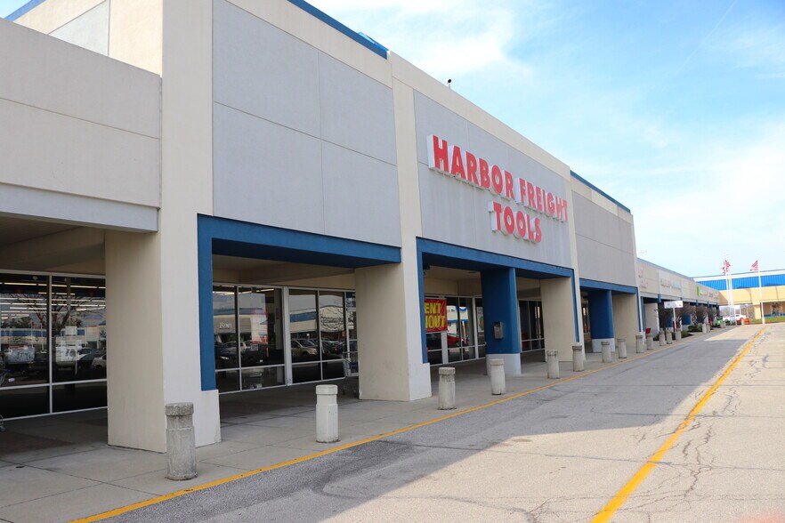 More Photos Of 4200 S East St, Indianapolis Unknown For Lease