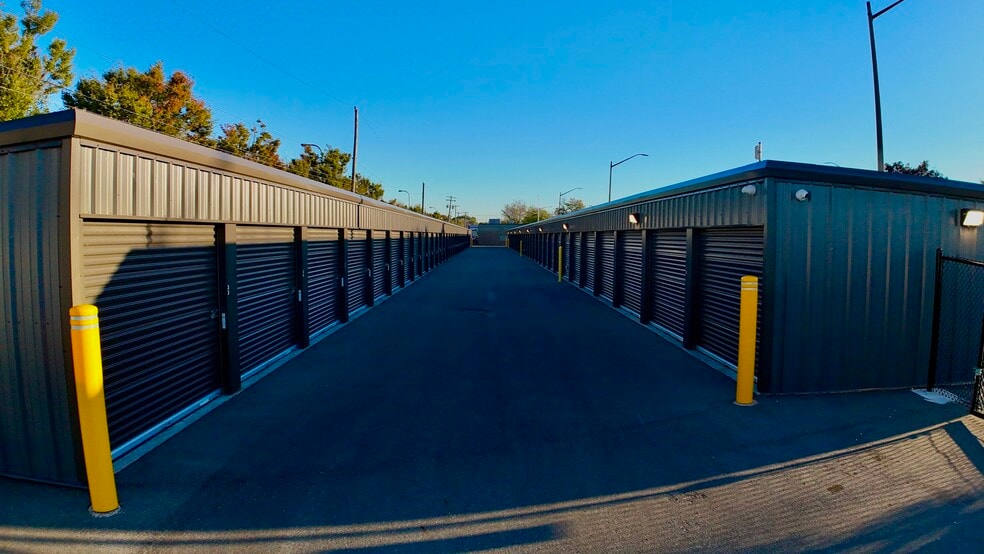 More Photos Of 4500 Biddle Ave, Wyandotte Self Storage For Sale