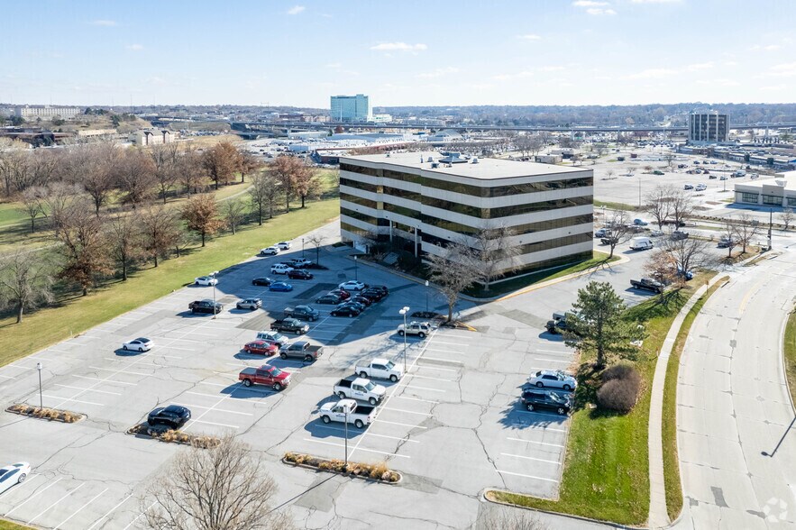 More Photos Of 11422 Miracle Hills Dr, Omaha Office For Lease
