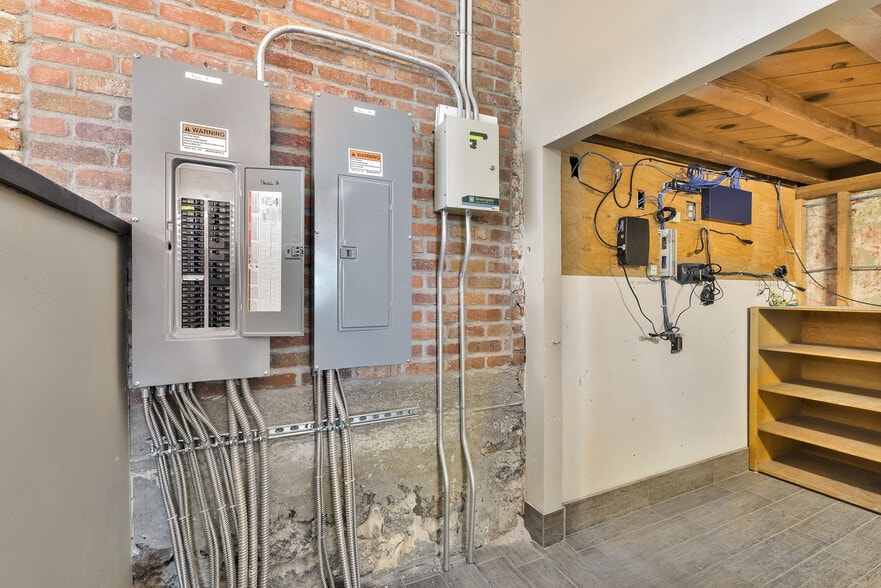 More Photos Of 1309-1311 1st St S, Nampa Storefront Retail Office For Sale