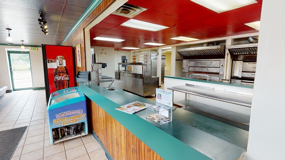 More Photos Of 912 1/2 S Main St, Monticello Storefront For Lease